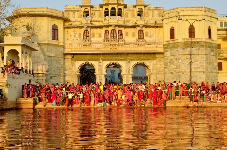 Gangaur Festival castle and king, luxury rajasthan tours